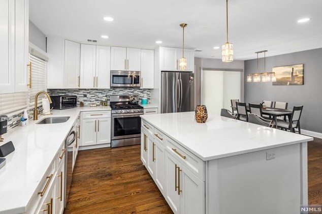 290 Orient Way, Lyndhurst NJ 07071-1617 exterior