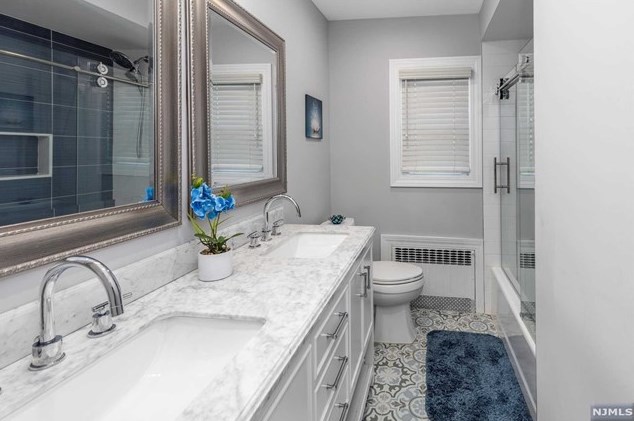 290 Orient Way, Lyndhurst NJ 07071-1617 exterior