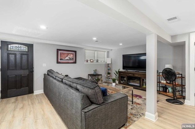 290 Orient Way, Lyndhurst NJ 07071-1617 exterior