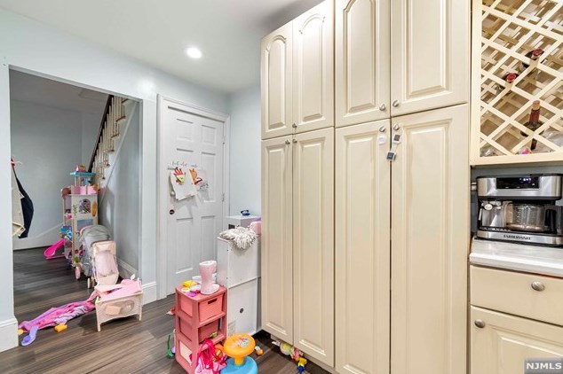 71 Main St, Clinton NJ 08809-1328 exterior