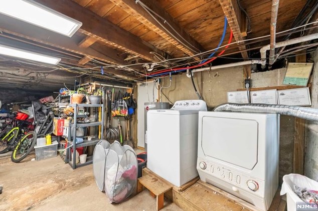 71 Main St, Clinton NJ 08809-1328 exterior