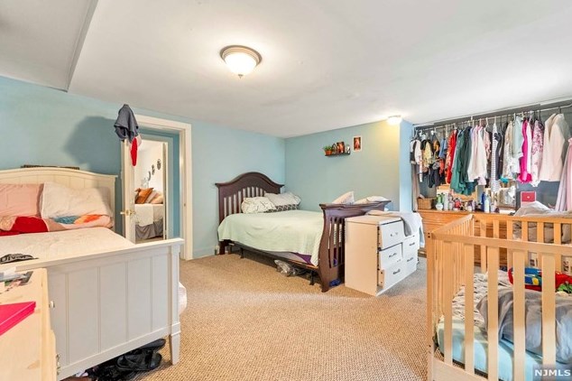 71 Main St, Clinton NJ 08809-1328 exterior