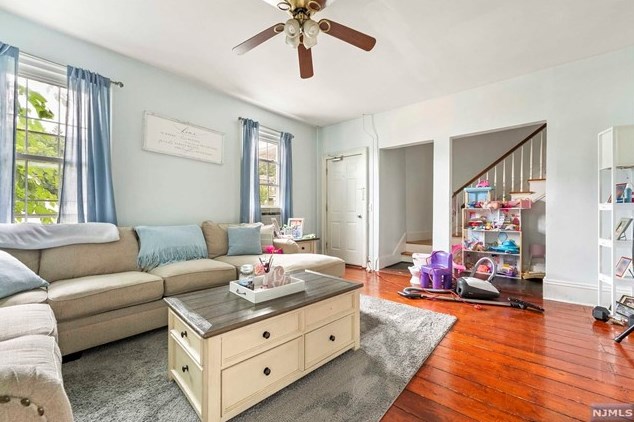 71 Main St, Clinton NJ 08809-1328 exterior