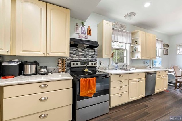 71 Main St, Clinton NJ 08809-1328 exterior