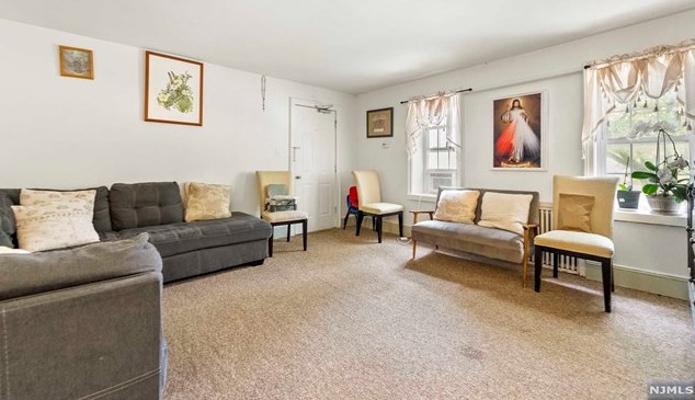 71 Main St, Clinton NJ 08809-1328 exterior