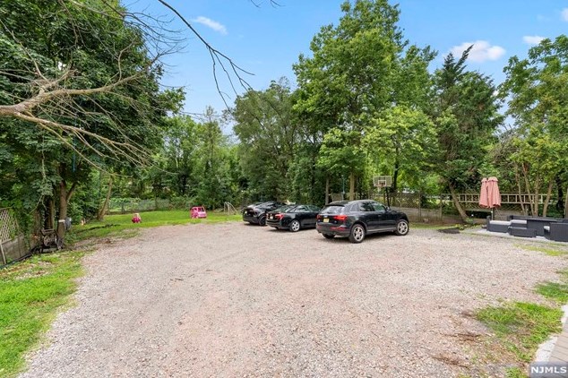 71 Main St, Clinton NJ 08809-1328 exterior