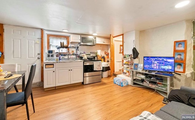 71 Main St, Clinton NJ 08809-1328 exterior