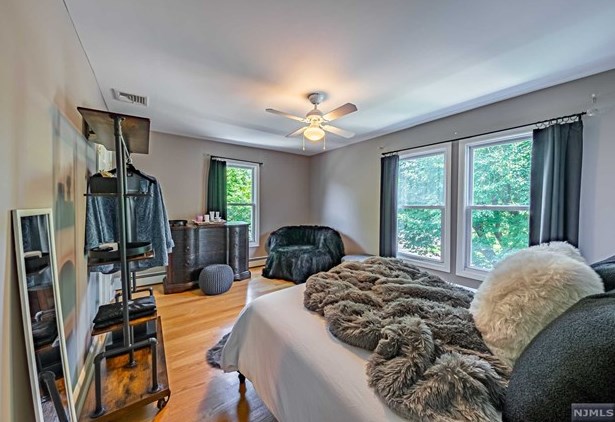 308 Demarest Ave, Closter NJ 07624-2514 exterior