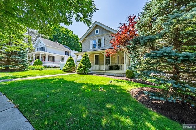 308 Demarest Ave, Closter NJ 07624-2514 exterior