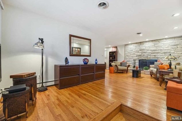 205 Roosevelt Ave, Hasbrouck Heights NJ 07604-1611 exterior