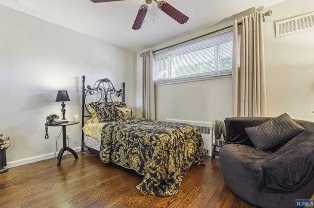 205 Roosevelt Ave, Hasbrouck Heights NJ 07604-1611 exterior