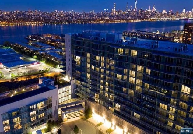 320 Adolphus Ave, Cliffside Park NJ  07010-2704 exterior