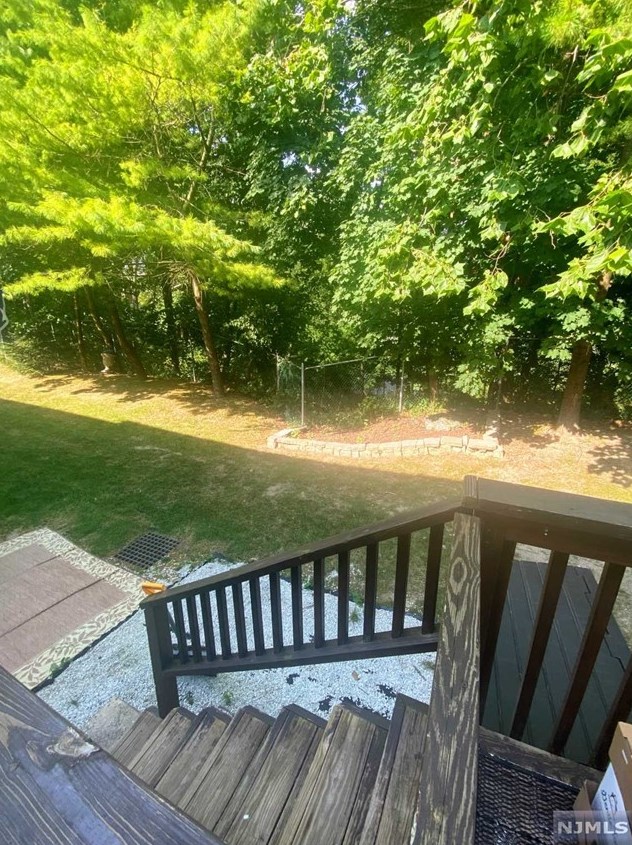 72 Vlg Dr, Hardyston NJ 07419-1134 exterior