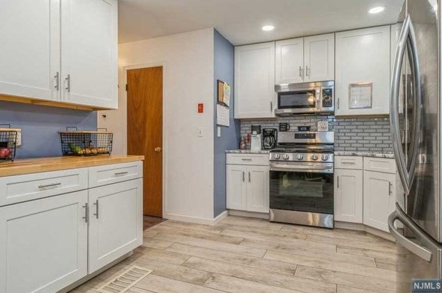 72 Vlg Dr, Hardyston NJ 07419-1134 exterior