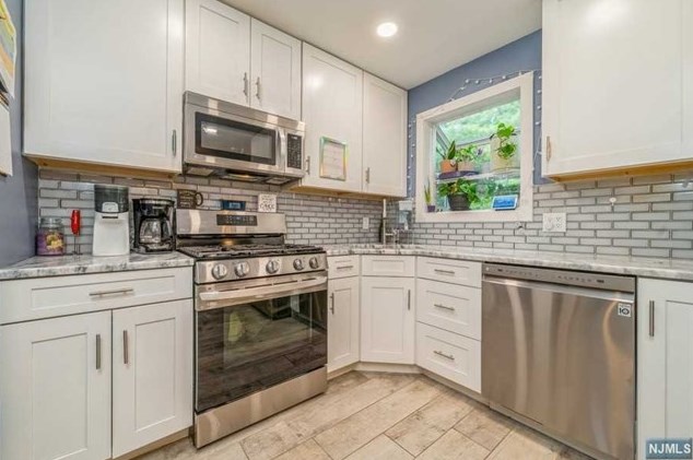 72 Vlg Dr, Hardyston NJ 07419-1134 exterior