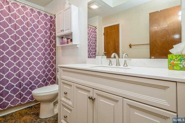 72 Vlg Dr, Hardyston NJ 07419-1134 exterior