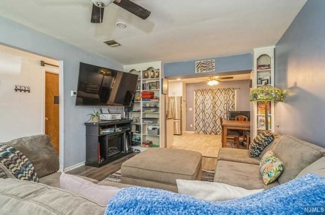 72 Vlg Dr, Hardyston NJ 07419-1134 exterior