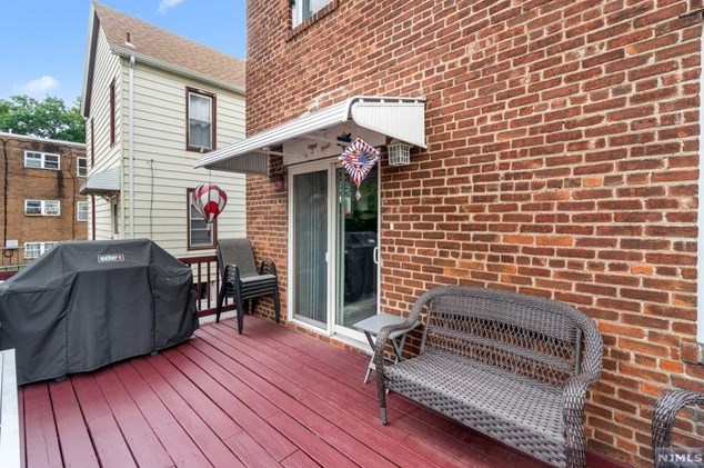 61 Teaneck Rd, Ridgefield Park NJ  07660-2329 exterior