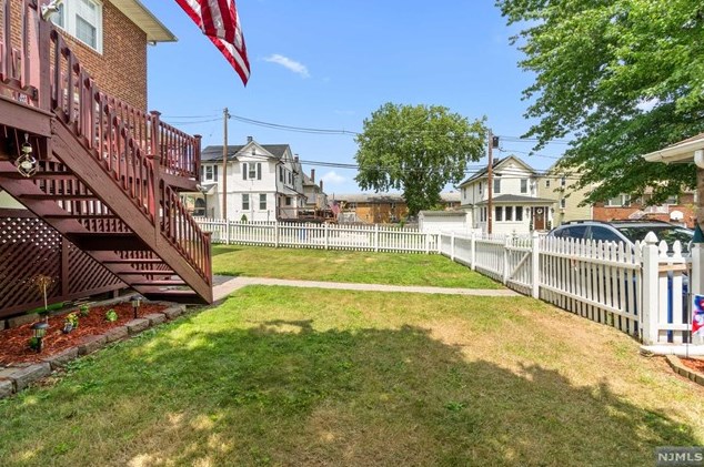 61 Teaneck Rd, Ridgefield Park NJ  07660-2329 exterior