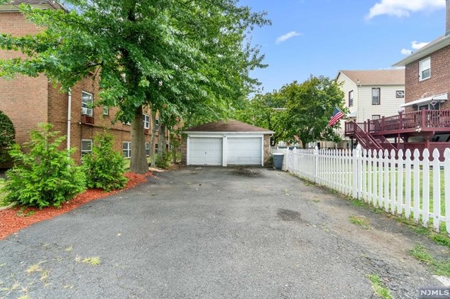 61 Teaneck Rd, Ridgefield Park NJ  07660-2329 exterior