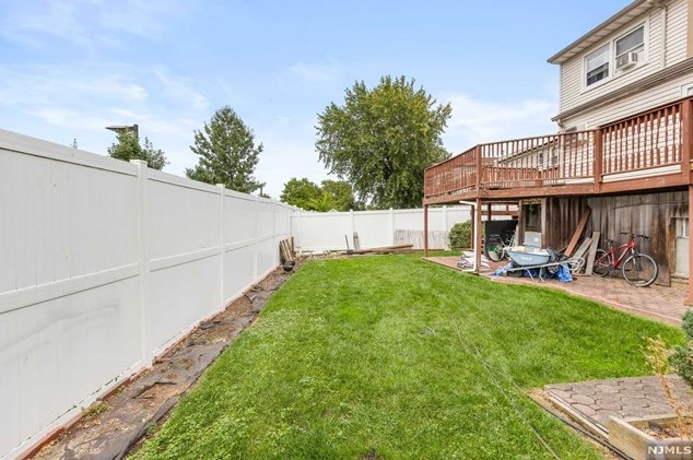 665 9th St, Secaucus NJ  07094-3027 exterior