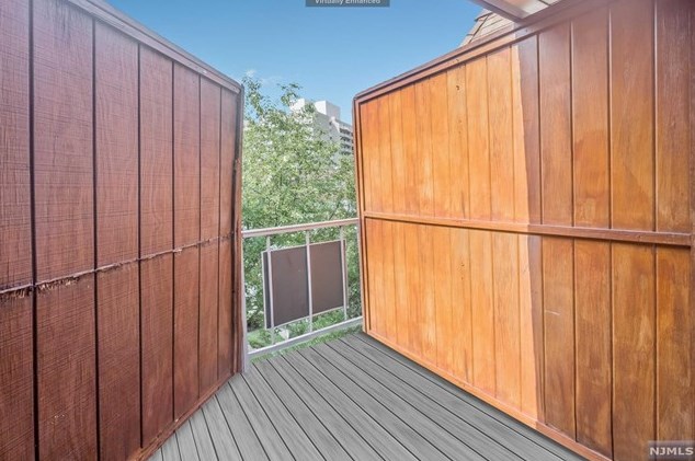 1111 River Rd, Edgewater NJ  07020-1335 exterior