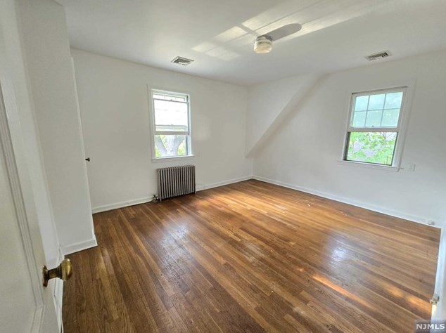 99 John Pl, Bergenfield NJ  07621-3325 exterior