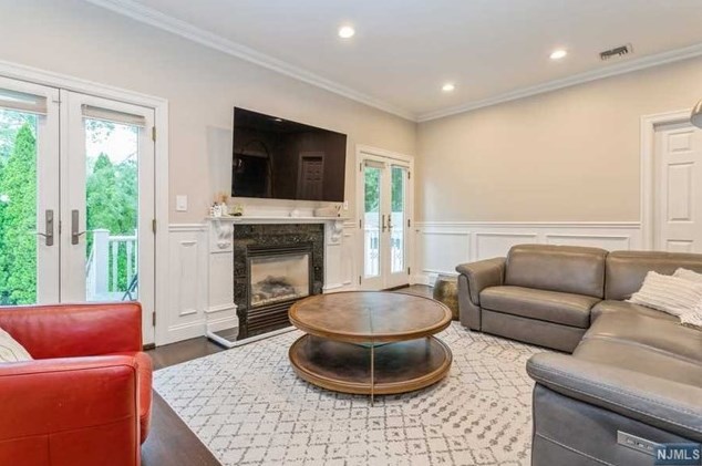 20 Holland Ave, Demarest NJ  07627-2622 exterior
