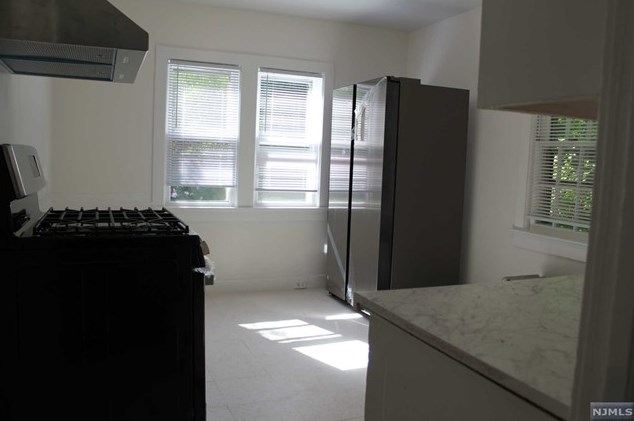 58 Conlon Ln, Tenafly, NJ 07670