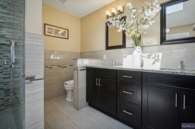 418 Columbia Ave, Cliffside Park NJ 07010-3018 exterior