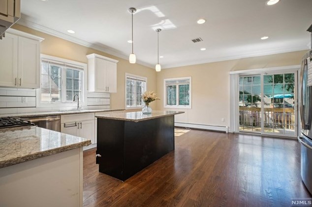 418 Columbia Ave, Cliffside Park NJ 07010-3018 exterior