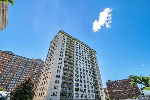 125 Prospect Ave, Hackensack NJ  07601-2233 exterior