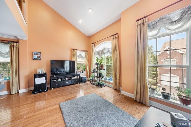 251 Riverwalk Way, Clifton NJ 07014-1736 exterior