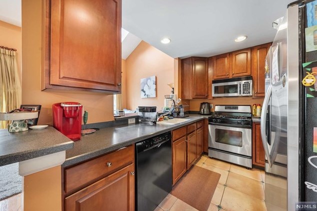 251 Riverwalk Way, Clifton NJ 07014-1736 exterior