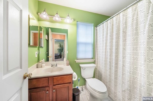 251 Riverwalk Way, Clifton NJ 07014-1736 exterior