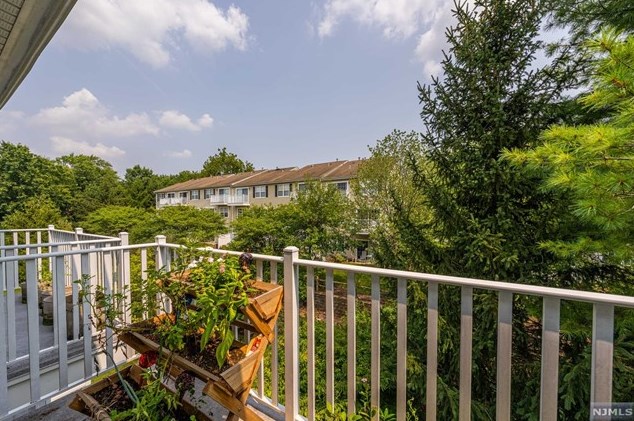 251 Riverwalk Way, Clifton NJ 07014-1736 exterior