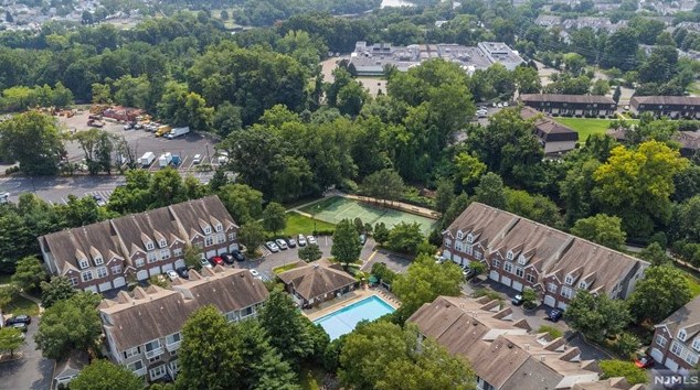 251 Riverwalk Way, Clifton NJ 07014-1736 exterior