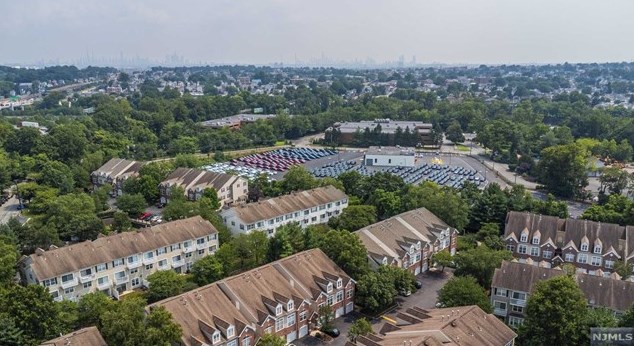 251 Riverwalk Way, Clifton NJ 07014-1736 exterior