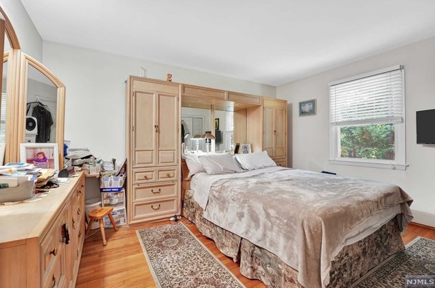 375 Alps Rd, Wayne NJ 07470-3731 exterior