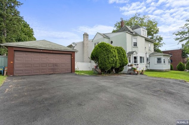 419 Ter Ave, Hasbrouck Heights NJ 07604-2430 exterior