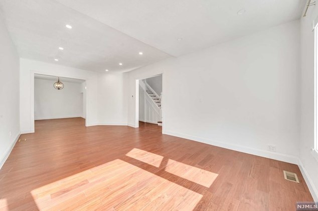 374 Undercliff Ave, Edgewater NJ  07020-7251 exterior