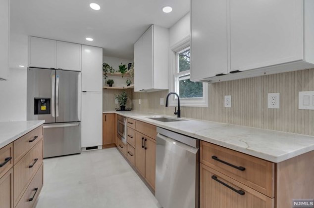 15 John Pl, Bergenfield NJ 07621-3316 exterior