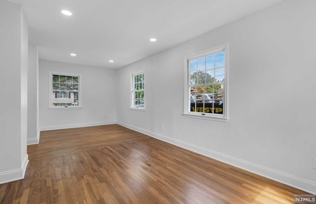 15 John Pl, Bergenfield NJ 07621-3316 exterior