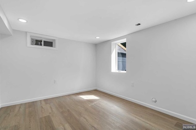 15 John Pl, Bergenfield NJ 07621-3316 exterior