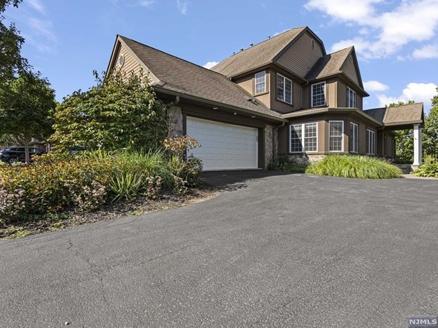 81 Bracken Hl Rd, Hardyston NJ 07419-1276 exterior