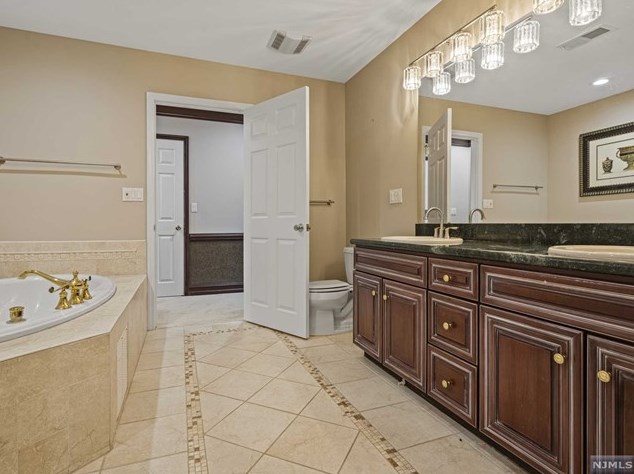 81 Bracken Hl Rd, Hardyston NJ 07419-1276 exterior