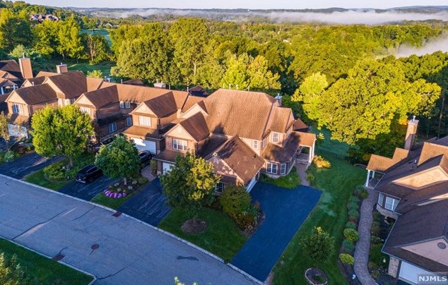 81 Bracken Hl Rd, Hardyston NJ 07419-1276 exterior