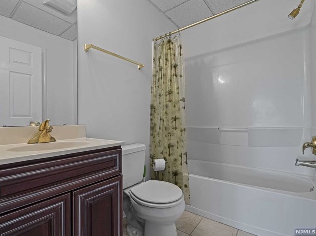 81 Bracken Hl Rd, Hardyston NJ 07419-1276 exterior