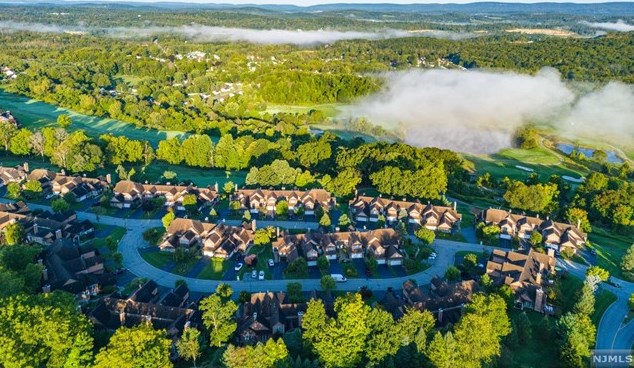 81 Bracken Hl Rd, Hardyston NJ 07419-1276 exterior