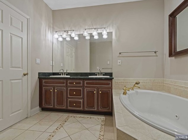 81 Bracken Hl Rd, Hardyston NJ 07419-1276 exterior